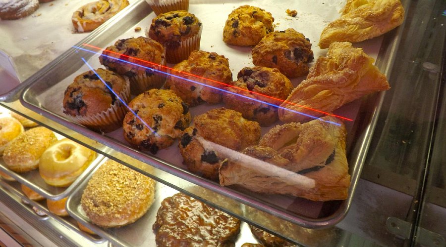 Spudnuts & Bagels Santa Barbara storefront with positive customer reviews and photos showcasing our breakfast restaurant
